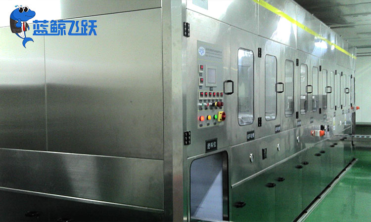 超声波清洗：保持金属灯具光亮和耐久