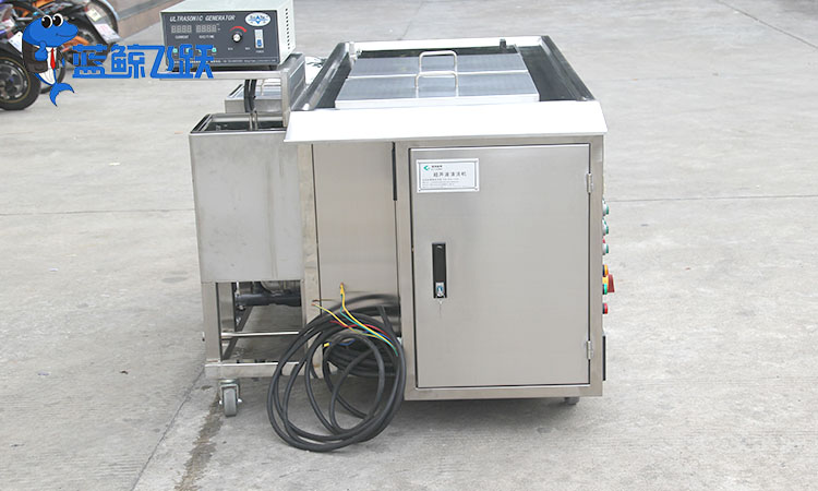 黄瓜视频看片在化学品储罐清洗中的高效应用