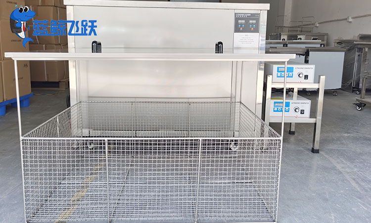 珠宝黄瓜视频看片加什么液体？有效清洁珠宝的选择与方法