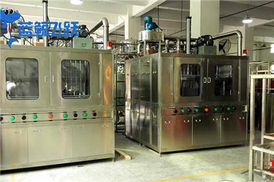 超声波清洗广泛应用于汽车、航天航空领域