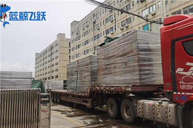 清洗金属首饰：黄瓜视频看片恢复光泽和美观度的有效工具